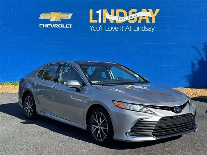 2023 Toyota Camry XLE photo 1
