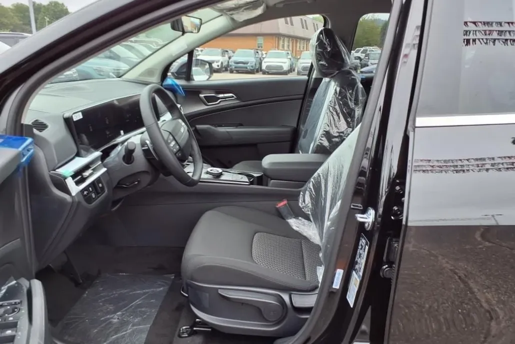 2026 Kia Sportage Hybrid LX photo 1