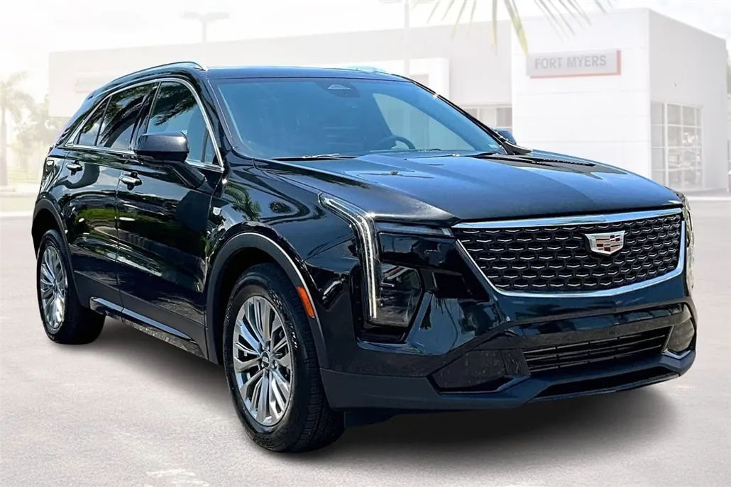 2024 Cadillac XT4 Premium Luxury photo 1
