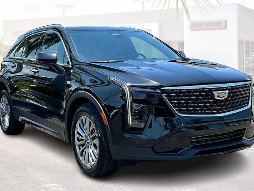 2024 Cadillac XT4 Premium Luxury photo 1
