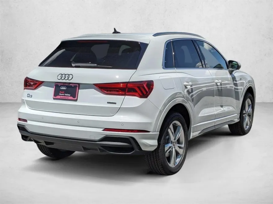 2024 Audi Q3 45 TFSI S line Premium photo 1