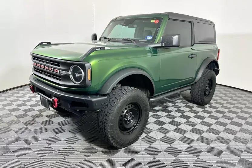 2022 Ford Bronco Black Diamond photo 1
