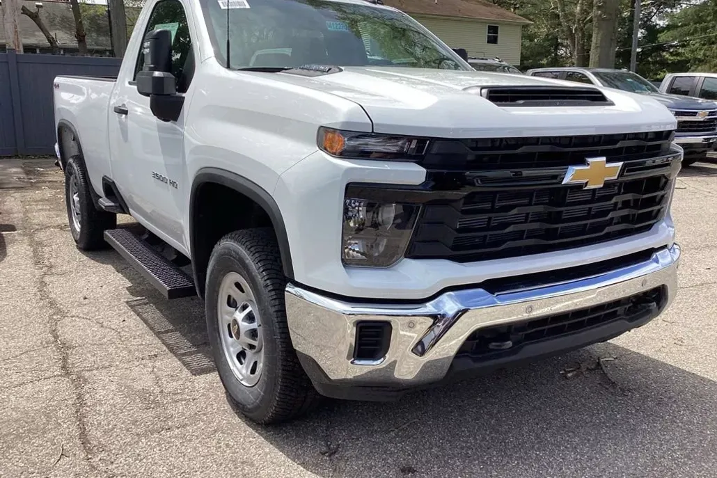2025 Chevrolet Silverado 3500HD photo 1