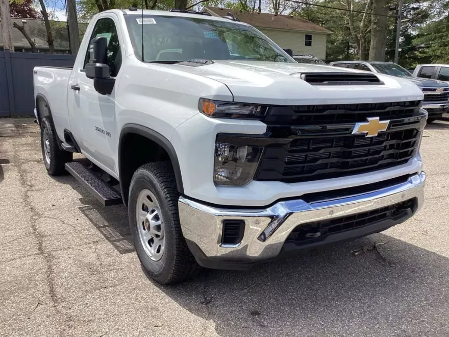 2025 Chevrolet Silverado 3500HD photo 1