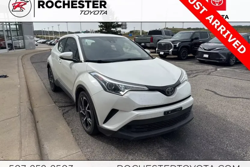 2019 Toyota C-HR XLE photo 1