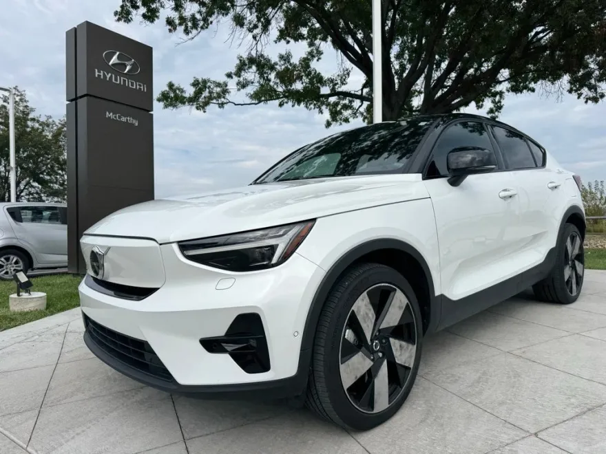 2022 Volvo C40 Recharge Ultimate photo 1