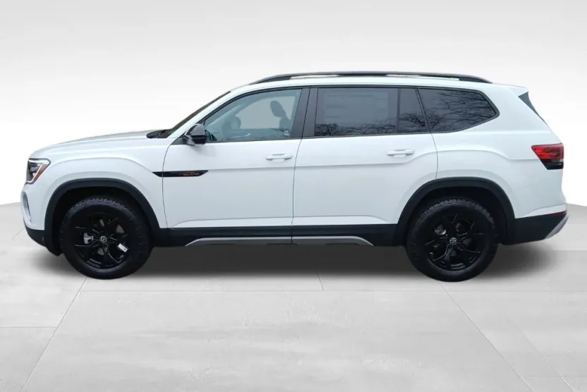 2025 Volkswagen Atlas Peak Edition SE photo 1
