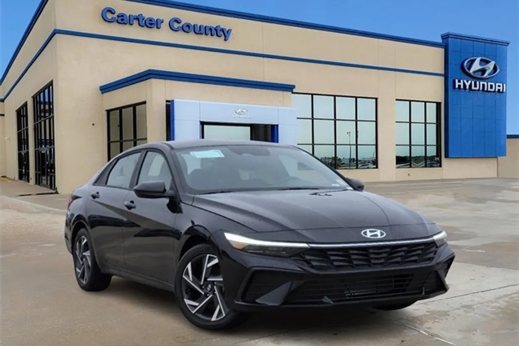 2025 Hyundai Elantra SEL Sport photo 1