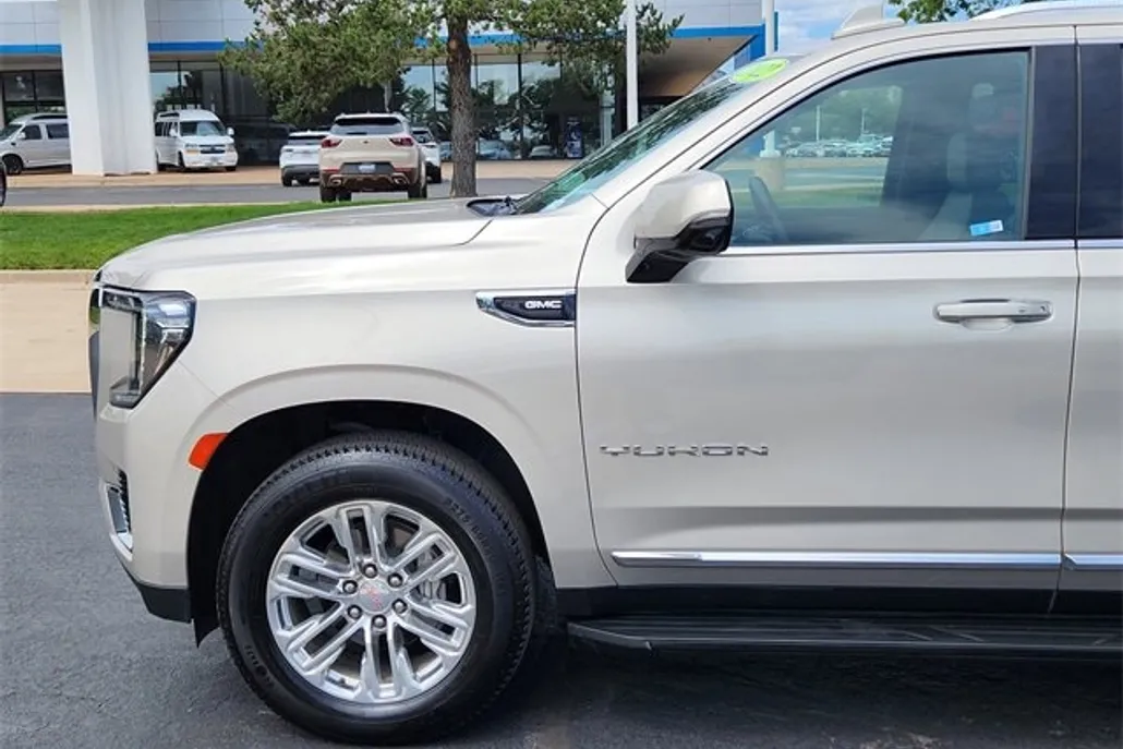 2022 Gmc Yukon SLT photo 1