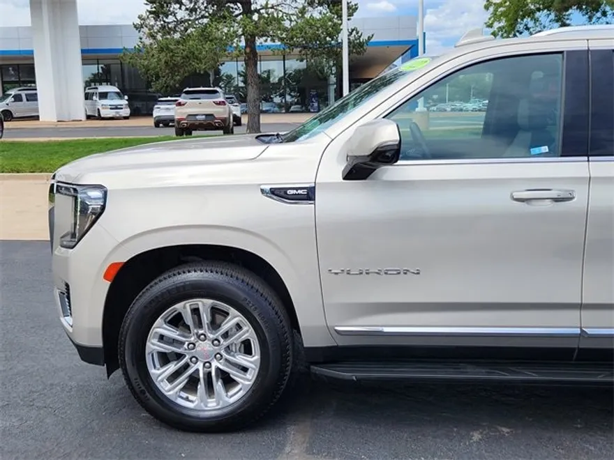 2022 Gmc Yukon SLT photo 1
