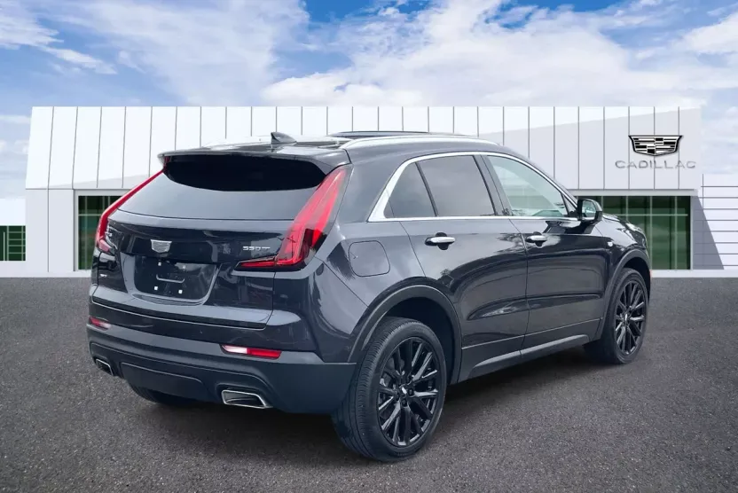 2022 Cadillac XT4 Luxury photo 1