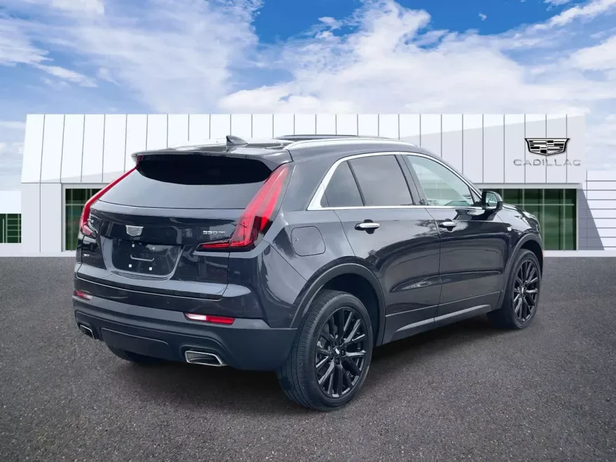 2022 Cadillac XT4 Luxury photo 1