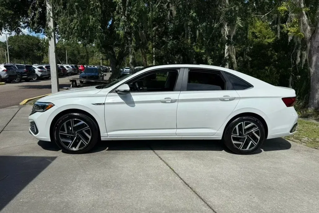 2024 Volkswagen Jetta SEL photo 1