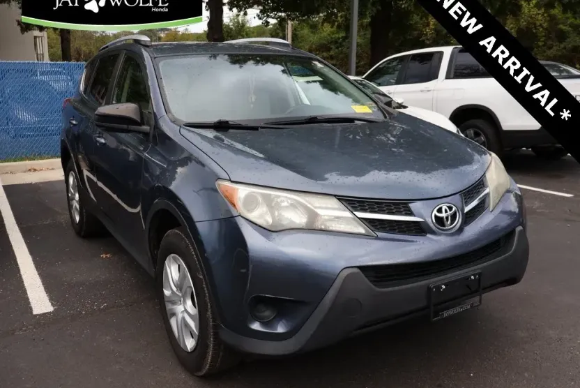 2014 Toyota RAV4 LE photo 1