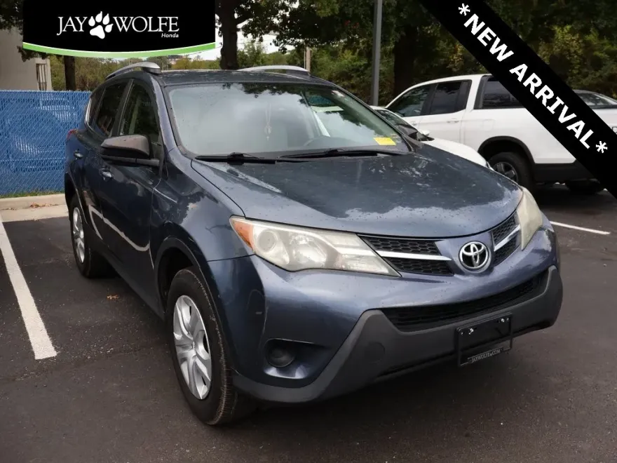 2014 Toyota RAV4 LE photo 1