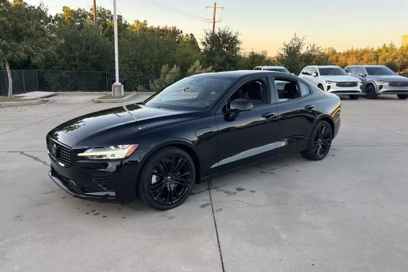 2024 Volvo S60 Recharge T8 Plus Black Edition photo 1