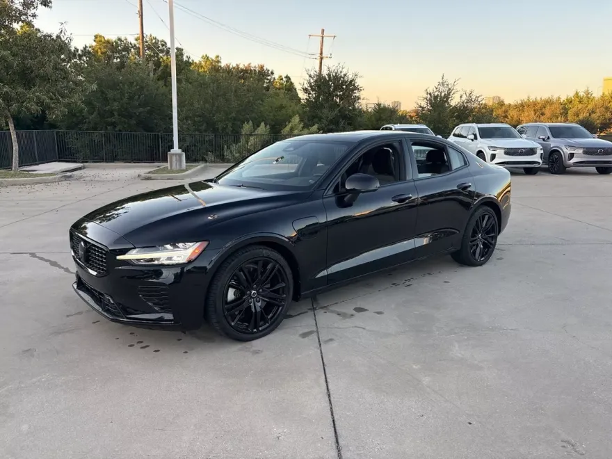 2024 Volvo S60 Recharge T8 Plus Black Edition photo 1