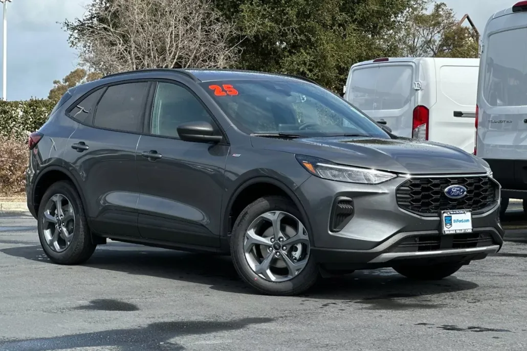 2025 Ford Escape ST-Line photo 1