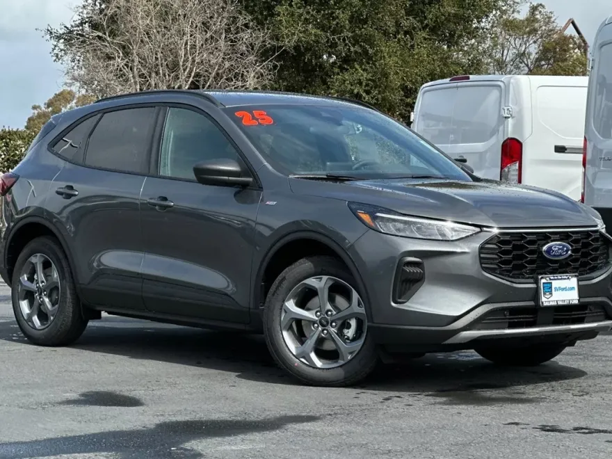 2025 Ford Escape ST-Line photo 1
