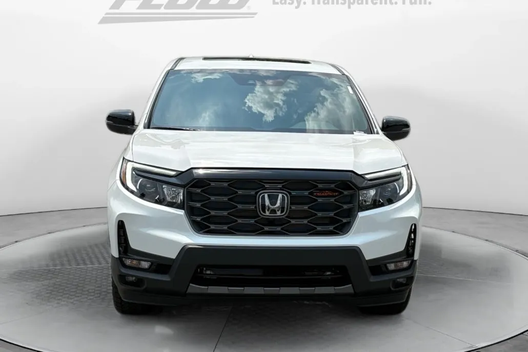 2025 Honda Ridgeline TrailSport photo 1