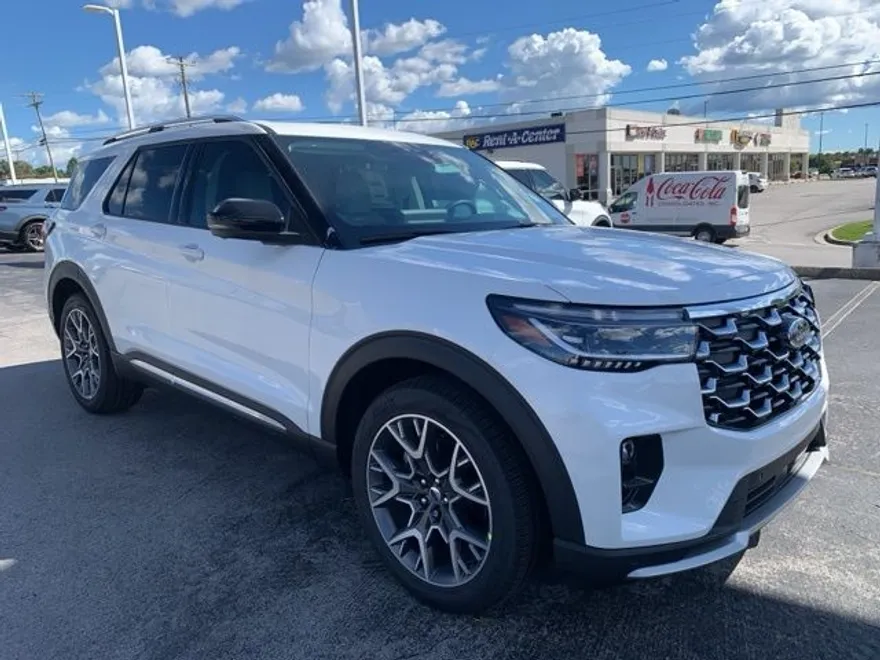 2025 Ford Explorer Platinum photo 1
