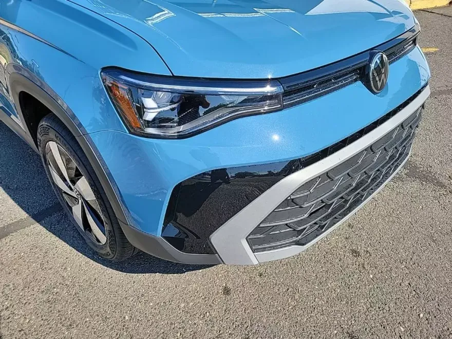 2025 Volkswagen Taos S photo 1