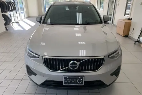 2025 Volvo XC40 Core photo 2