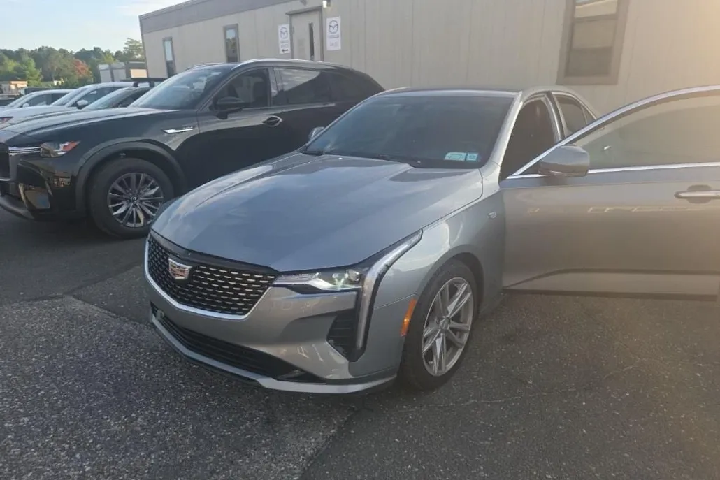 2023 Cadillac CT4 Luxury photo 1