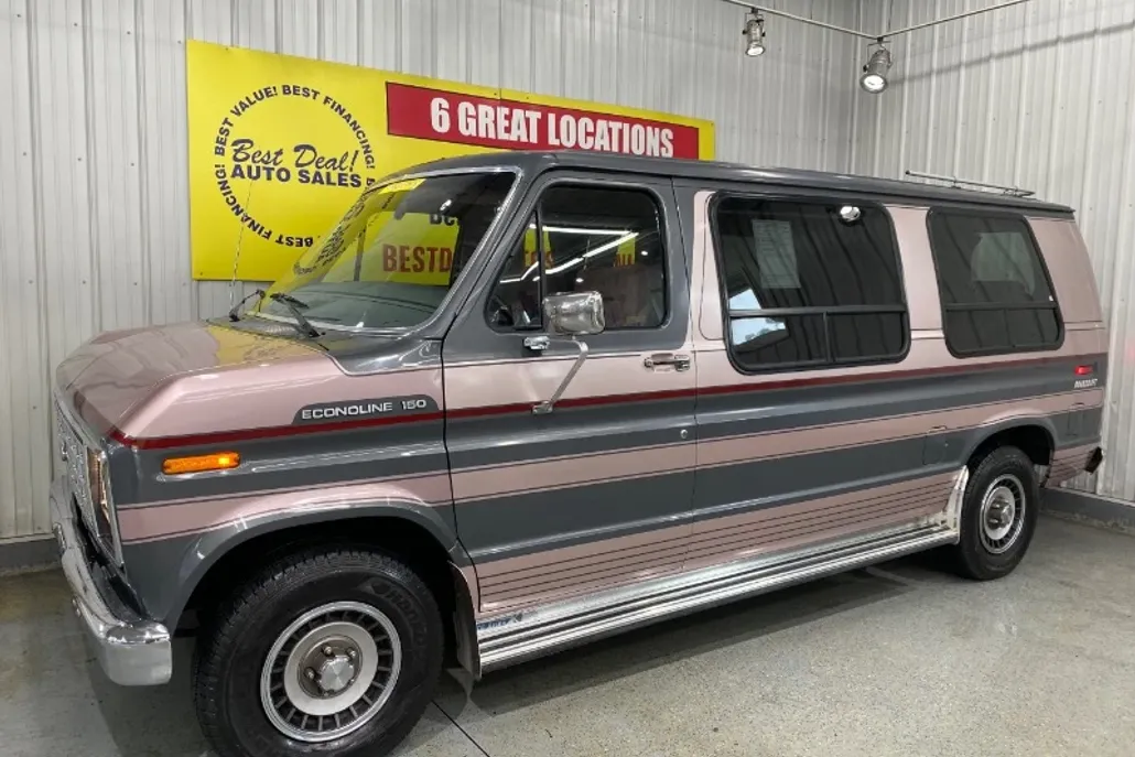 1989 Ford E-150 photo 1