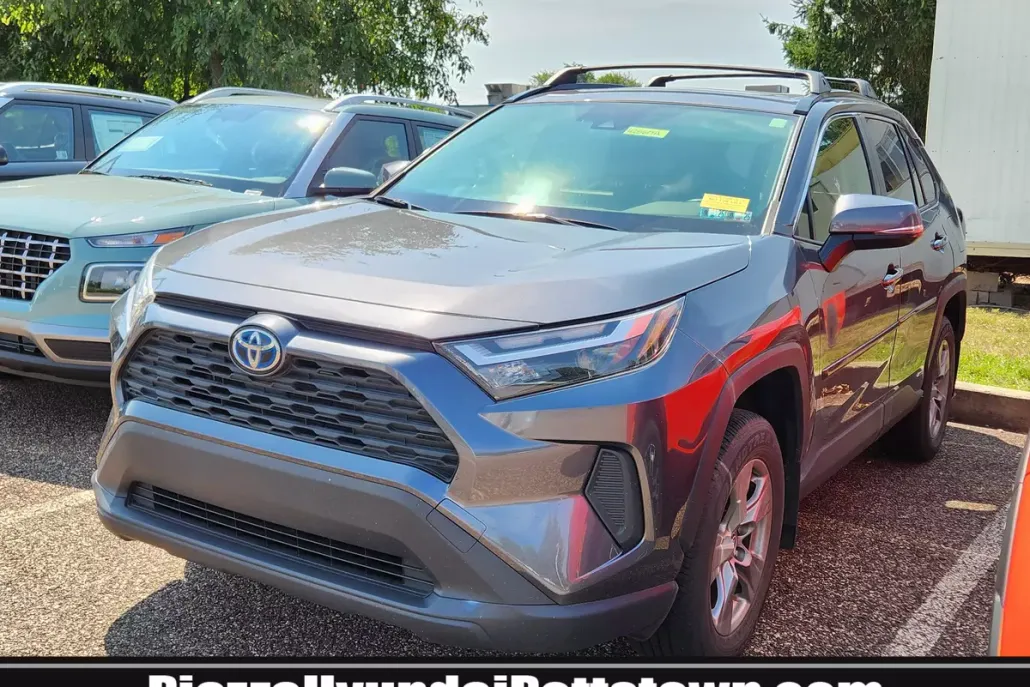 2023 Toyota RAV4 Hybrid XLE photo 1