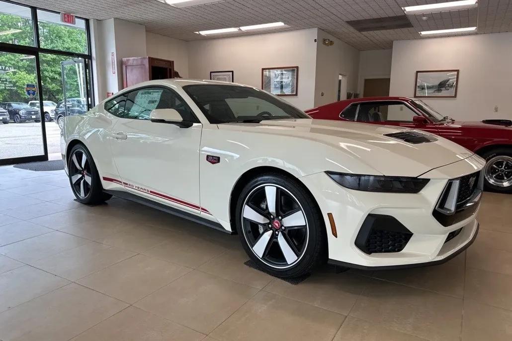 2025 Ford Mustang GT Premium photo 1