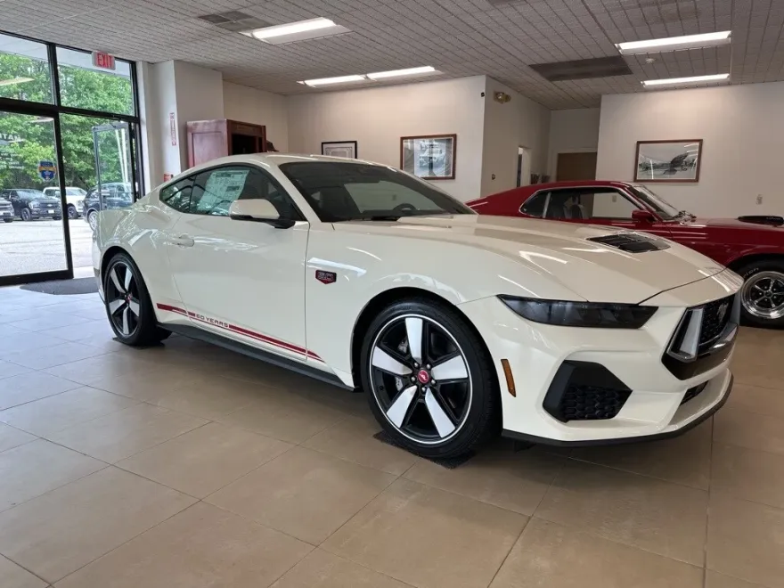 2025 Ford Mustang GT Premium photo 1