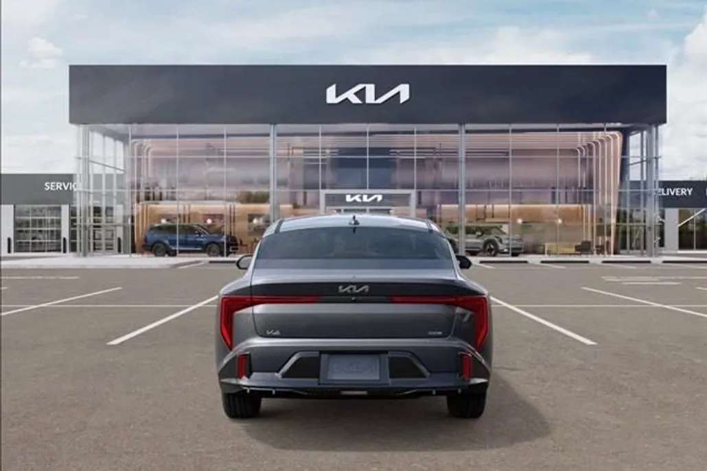 2025 Kia K4 GT-Line photo 1