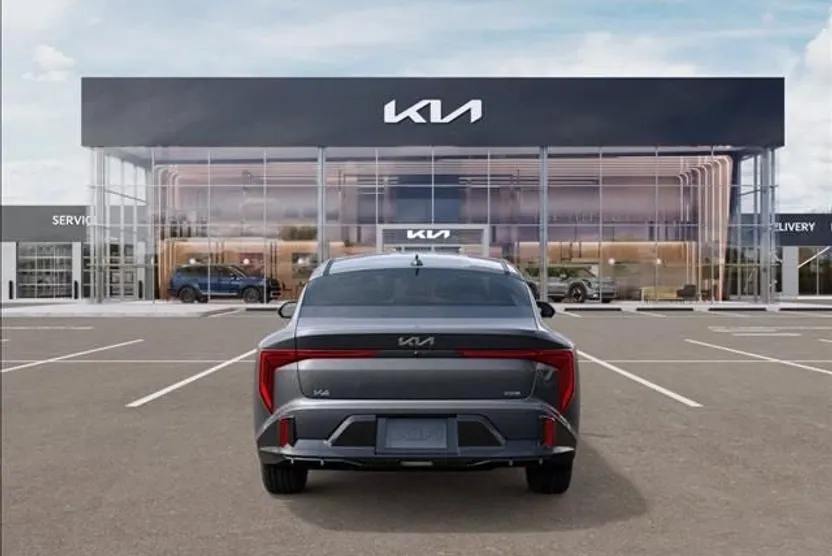 2025 Kia K4 GT-Line photo 1