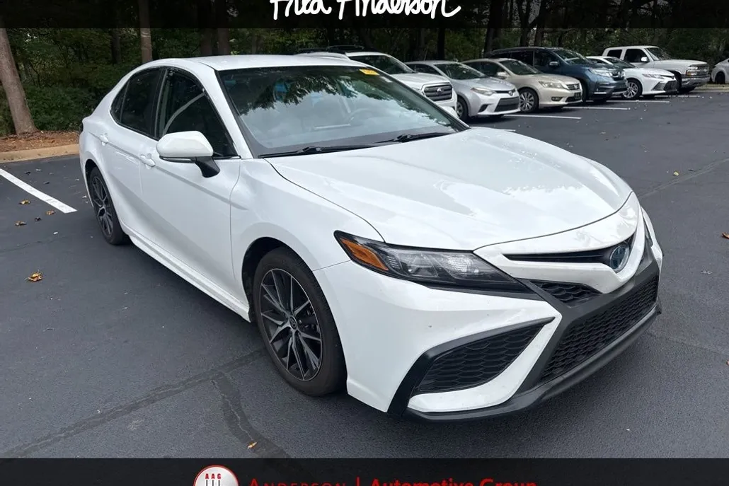 2023 Toyota Camry Hybrid SE photo 1