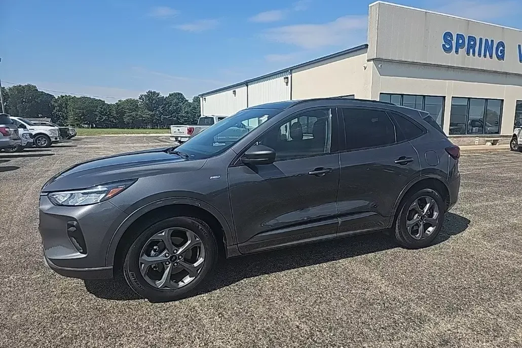 2023 Ford Escape ST-Line photo 1