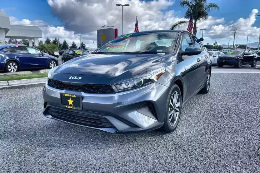 2023 Kia Forte LXS photo 1