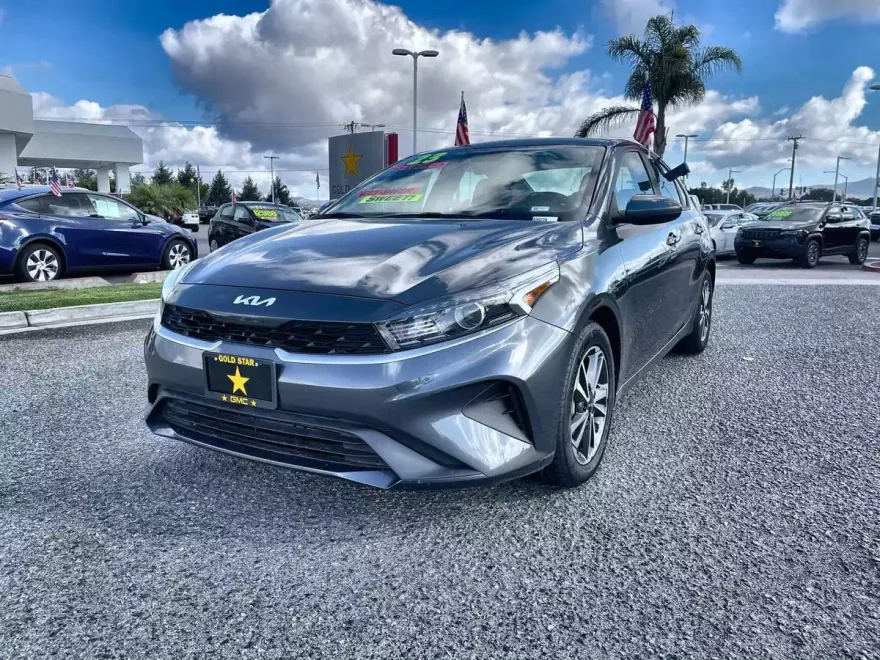 2023 Kia Forte LXS photo 1