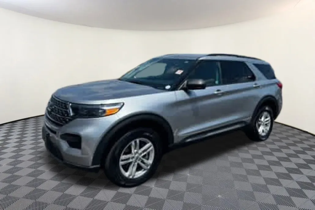 2022 Ford Explorer XLT photo 1
