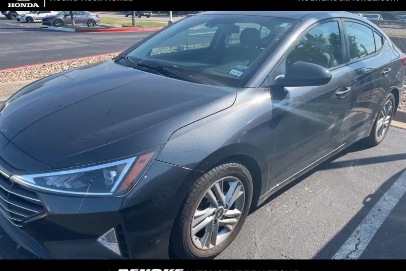 2020 Hyundai Elantra SEL photo 1