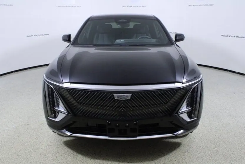 2023 Cadillac Lyriq Luxury photo 1