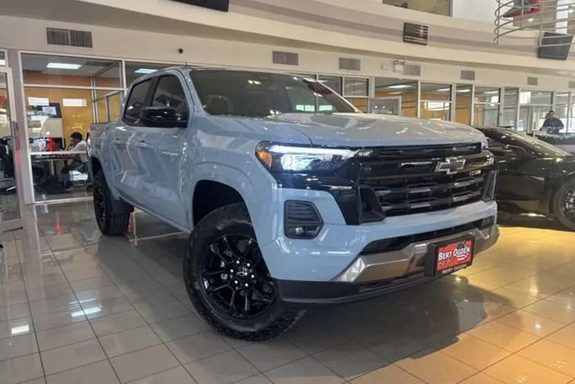 2025 Chevrolet Colorado Z71 photo 1