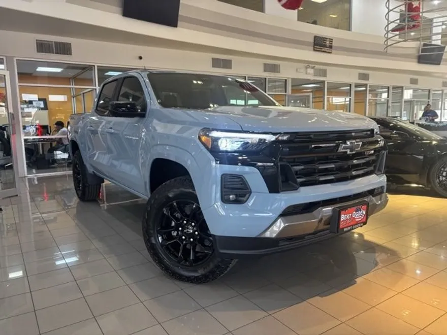 2025 Chevrolet Colorado Z71 photo 1