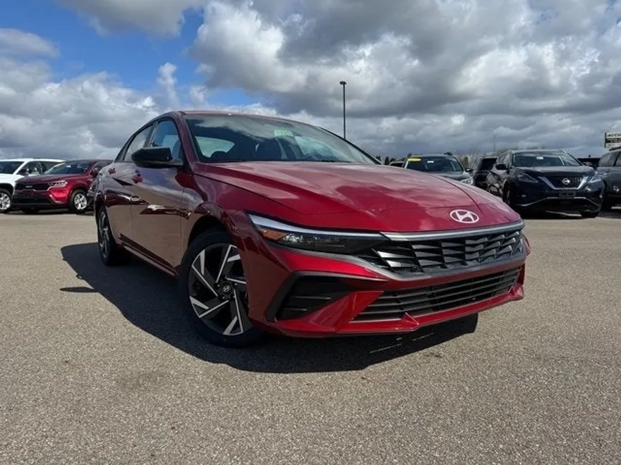 2025 Hyundai Elantra SEL Sport photo 1