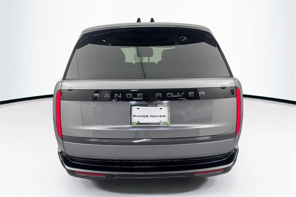 2025 Land Rover Range Rover SE photo 1