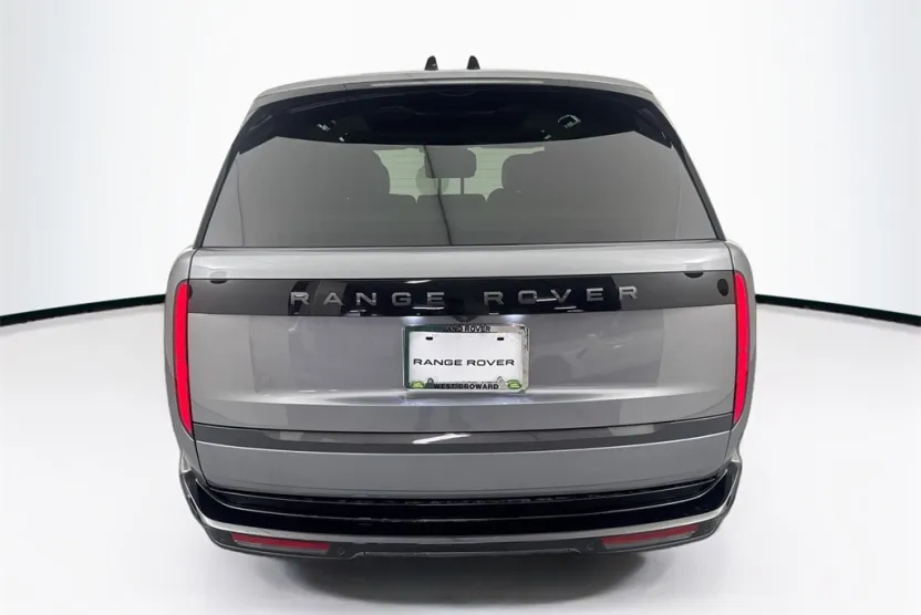 2025 Land Rover Range Rover SE photo 1