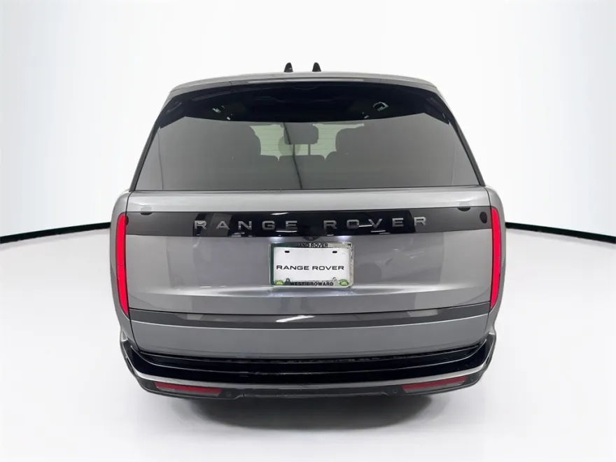 2025 Land Rover Range Rover SE photo 1