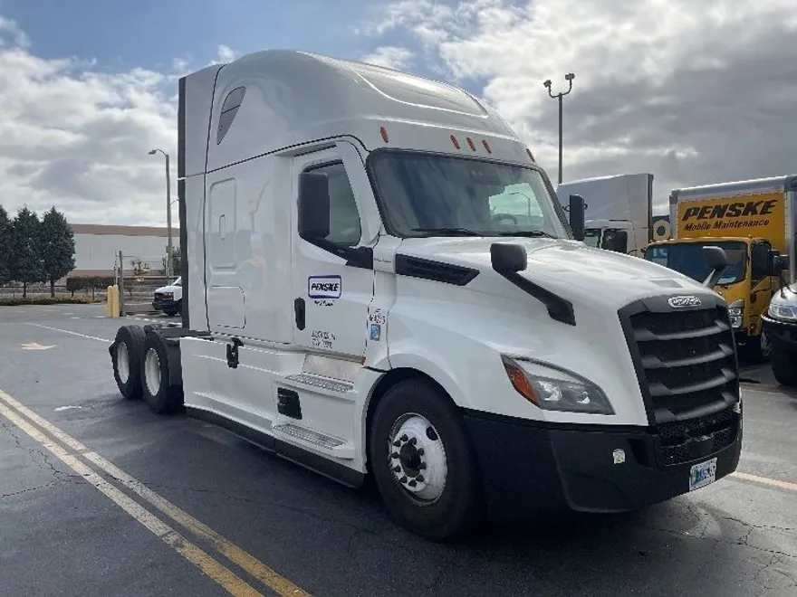 2022 Freightliner Cascadia 126" Sleeper Cab photo 1