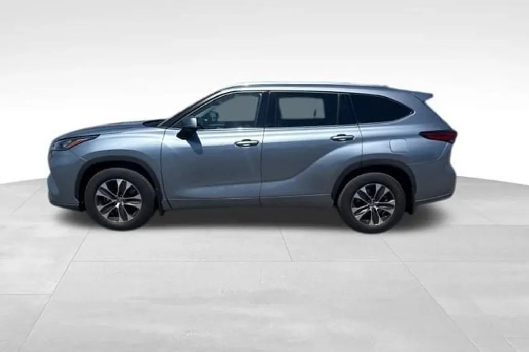 2020 Toyota Highlander XLE photo 1