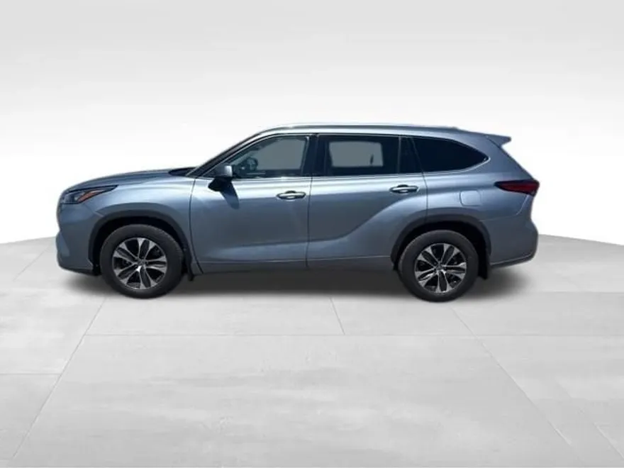 2020 Toyota Highlander XLE photo 1